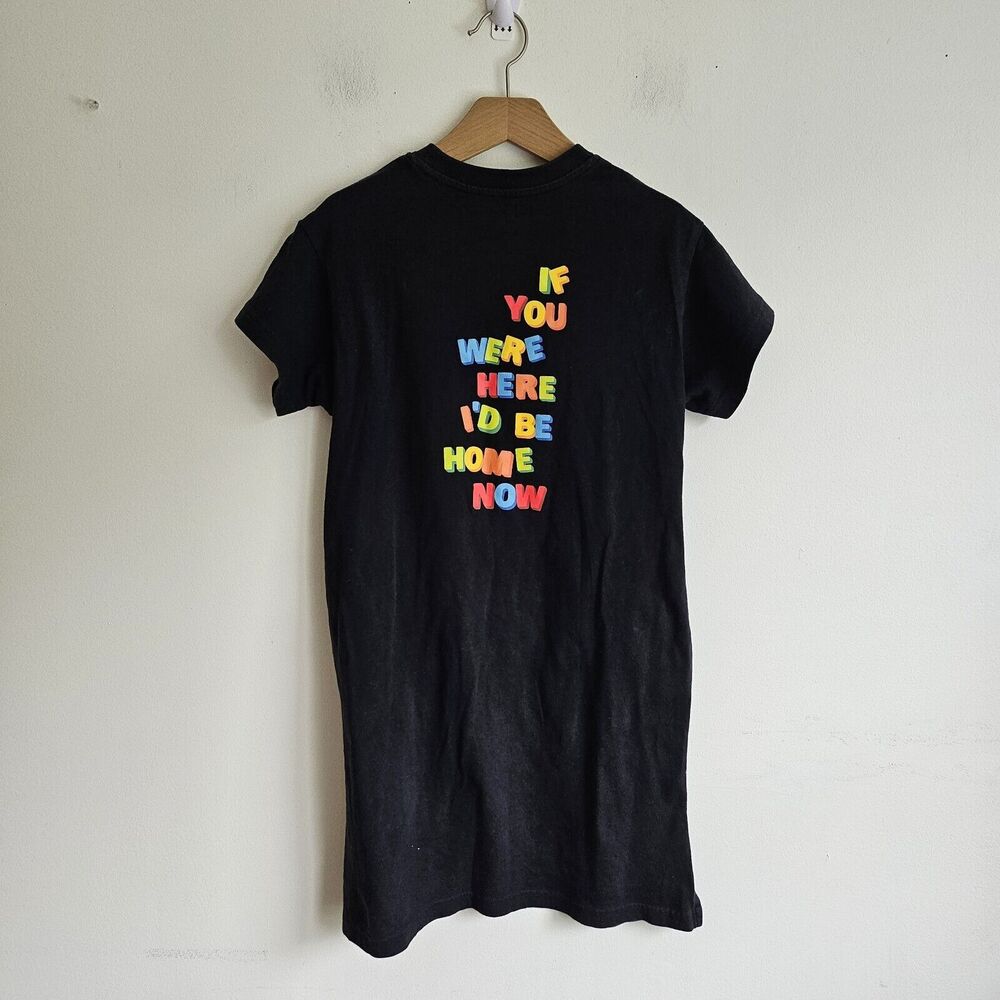 Uniqlo GIRLS Stephen Powers Short Sleeve T shirt Dress. GIrl Size 9-10.